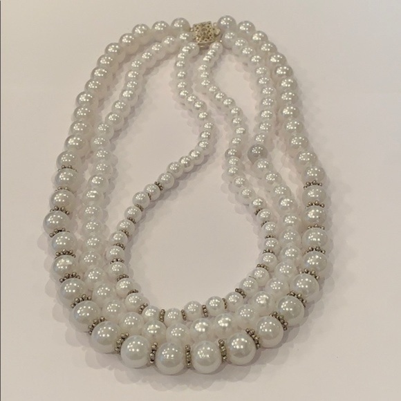 Jewelry - Triple strand silver bead detail retro statement